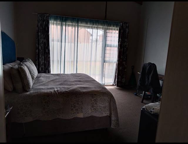 3 BEDROOM DUET TO LET IN HILLSIDE